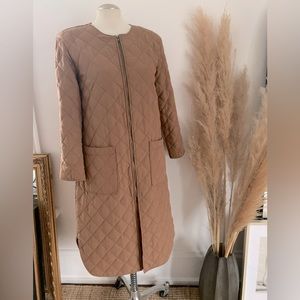 BB Dakota quilted, long jacket in s light brown colour. Size small. Zipper front